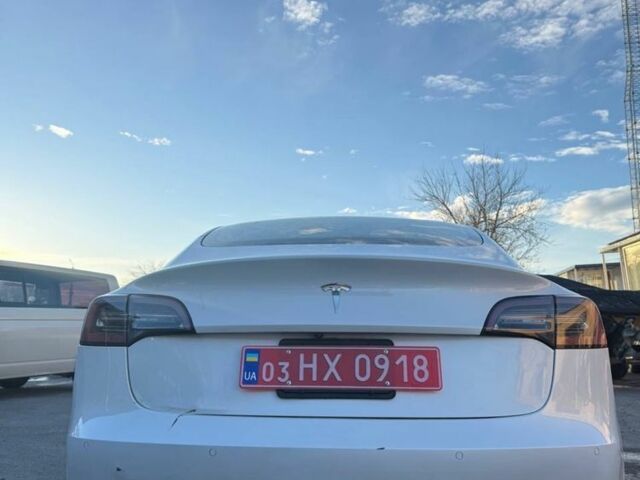 Білий Тесла Модель 3, об'ємом двигуна 0 л та пробігом 95 тис. км за 16800 $, фото 4 на Automoto.ua