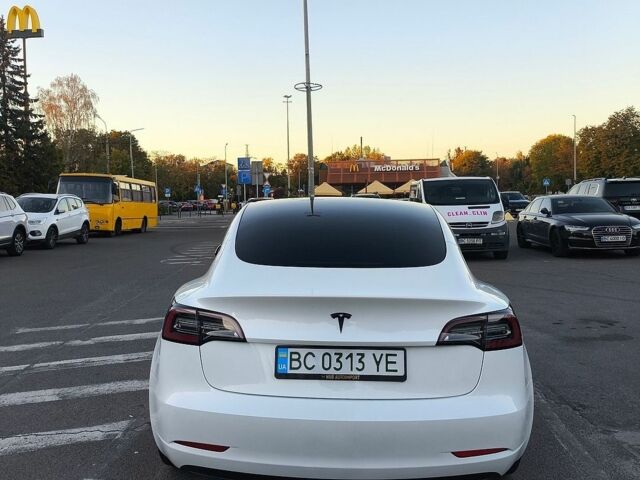 Білий Тесла Модель 3, об'ємом двигуна 0 л та пробігом 64 тис. км за 19000 $, фото 5 на Automoto.ua