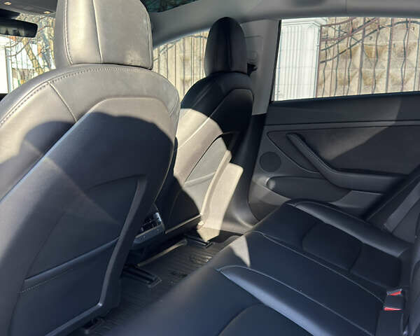 Белый Тесла Модель 3, объемом двигателя 0 л и пробегом 55 тыс. км за 24900 $, фото 9 на Automoto.ua