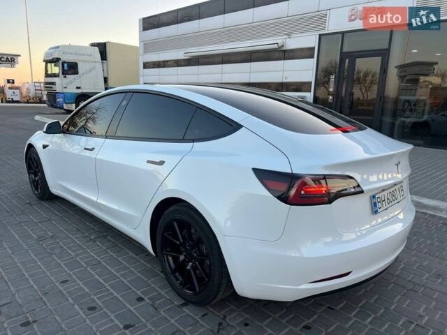 Белый Тесла Модель 3, объемом двигателя 0 л и пробегом 80 тыс. км за 18500 $, фото 7 на Automoto.ua