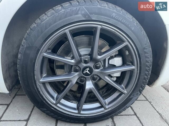 Белый Тесла Модель 3, объемом двигателя 0 л и пробегом 63 тыс. км за 25500 $, фото 8 на Automoto.ua