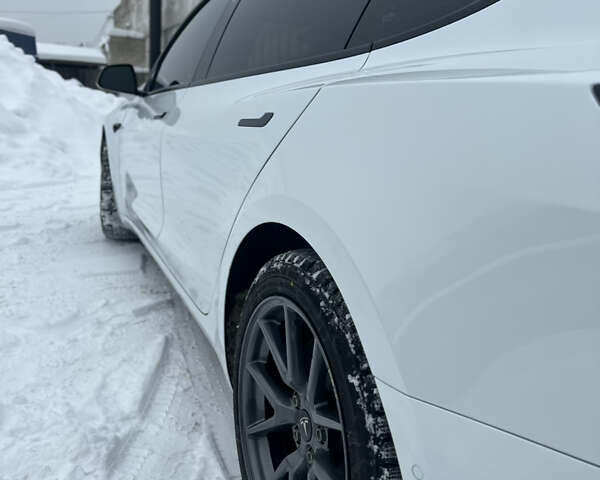 Белый Тесла Модель 3, объемом двигателя 0 л и пробегом 62 тыс. км за 23500 $, фото 21 на Automoto.ua