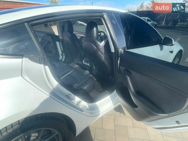 Белый Тесла Модель 3, объемом двигателя 0 л и пробегом 142 тыс. км за 22900 $, фото 26 на Automoto.ua