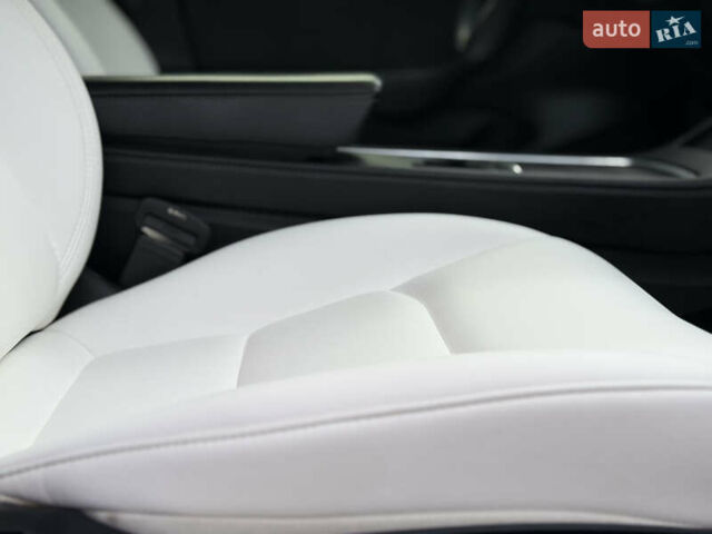 Белый Тесла Модель 3, объемом двигателя 0 л и пробегом 60 тыс. км за 22900 $, фото 15 на Automoto.ua