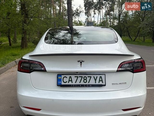 Белый Тесла Модель 3, объемом двигателя 0 л и пробегом 64 тыс. км за 28000 $, фото 4 на Automoto.ua
