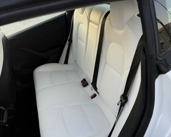 Белый Тесла Модель 3, объемом двигателя 0 л и пробегом 77 тыс. км за 25000 $, фото 19 на Automoto.ua