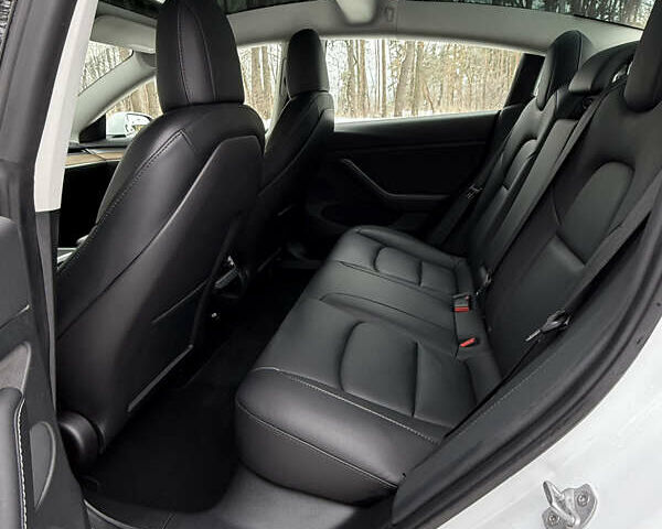 Білий Тесла Модель 3, об'ємом двигуна 0 л та пробігом 42 тис. км за 22100 $, фото 10 на Automoto.ua