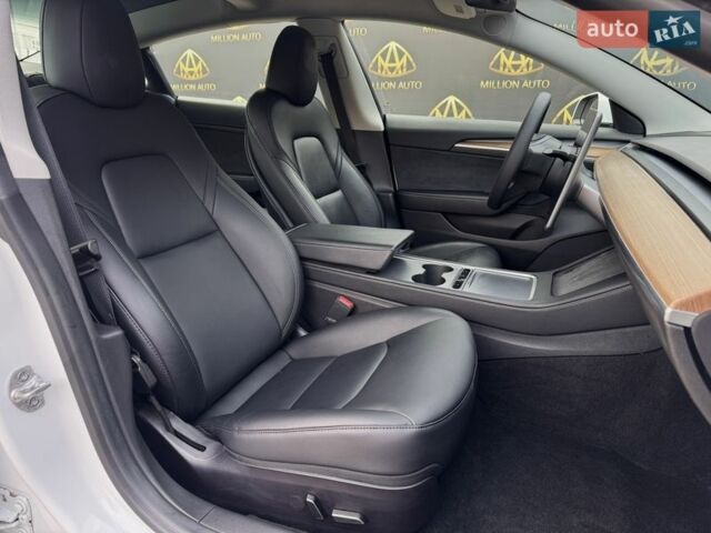 Білий Тесла Модель 3, об'ємом двигуна 0 л та пробігом 54 тис. км за 21900 $, фото 11 на Automoto.ua