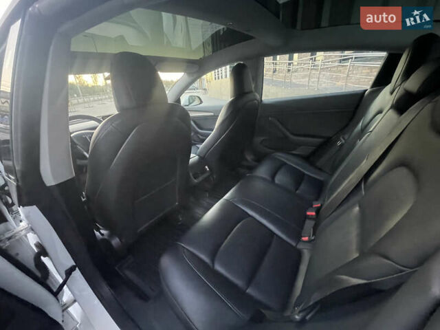 Білий Тесла Модель 3, об'ємом двигуна 0 л та пробігом 142 тис. км за 18200 $, фото 11 на Automoto.ua