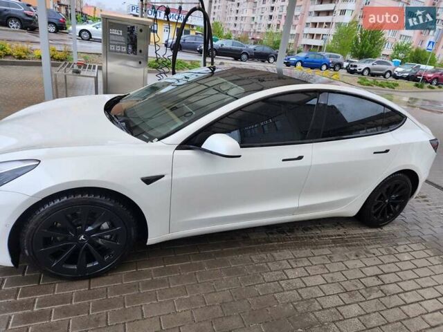 Белый Тесла Модель 3, объемом двигателя 0 л и пробегом 75 тыс. км за 23900 $, фото 4 на Automoto.ua