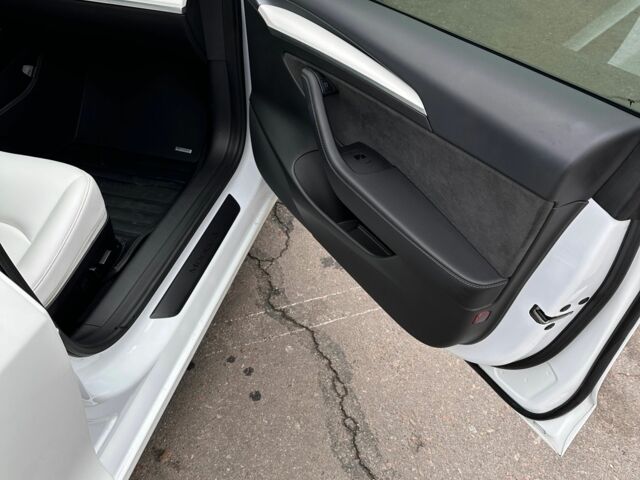 Белый Тесла Модель 3, объемом двигателя 0 л и пробегом 81 тыс. км за 21000 $, фото 13 на Automoto.ua