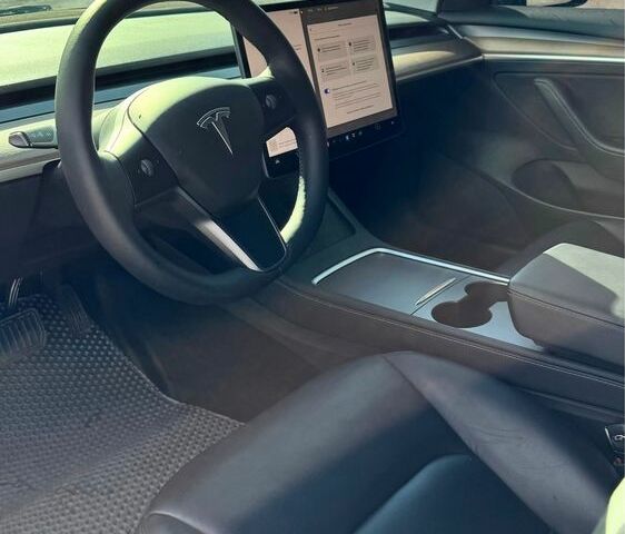 Білий Тесла Модель 3, об'ємом двигуна 0 л та пробігом 45 тис. км за 24999 $, фото 9 на Automoto.ua