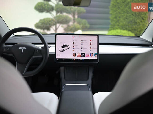 Білий Тесла Модель 3, об'ємом двигуна 0 л та пробігом 71 тис. км за 21200 $, фото 13 на Automoto.ua