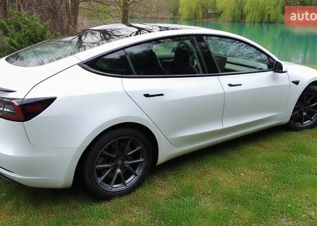 Білий Тесла Модель 3, об'ємом двигуна 0 л та пробігом 58 тис. км за 23500 $, фото 1 на Automoto.ua