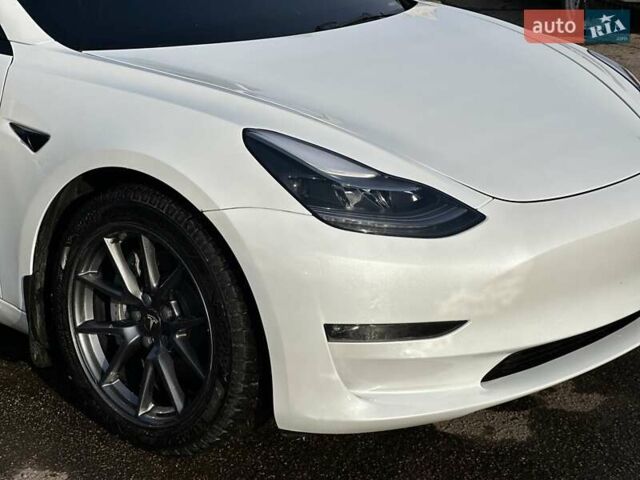 Білий Тесла Модель 3, об'ємом двигуна 0 л та пробігом 36 тис. км за 23500 $, фото 3 на Automoto.ua