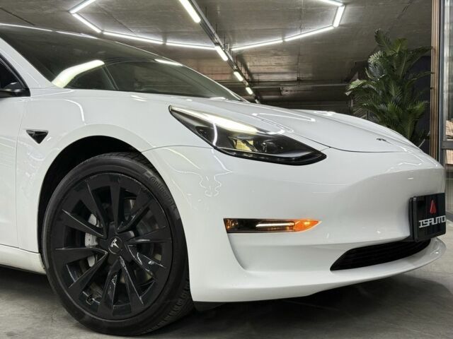 Белый Тесла Модель 3, объемом двигателя 0 л и пробегом 76 тыс. км за 22900 $, фото 3 на Automoto.ua