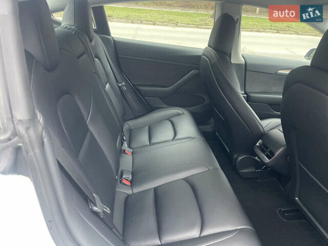 Белый Тесла Модель 3, объемом двигателя 0 л и пробегом 95 тыс. км за 22500 $, фото 16 на Automoto.ua