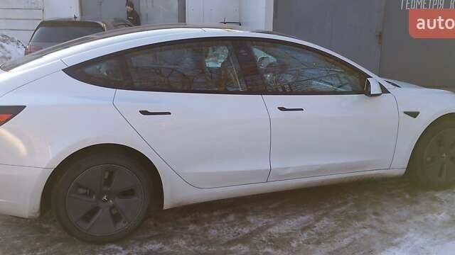 Білий Тесла Модель 3, об'ємом двигуна 0 л та пробігом 46 тис. км за 18700 $, фото 1 на Automoto.ua