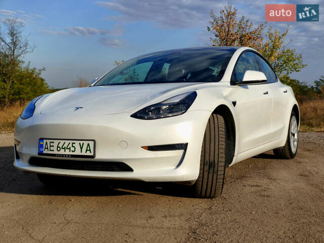 Білий Тесла Модель 3, об'ємом двигуна 0 л та пробігом 65 тис. км за 23500 $, фото 6 на Automoto.ua