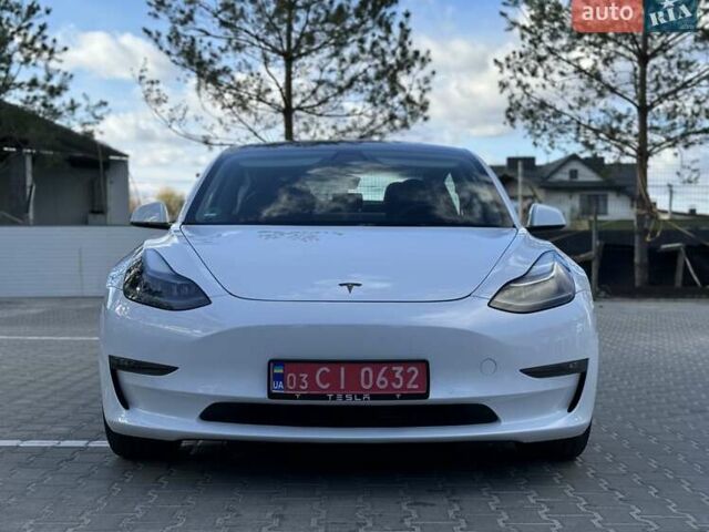 Белый Тесла Модель 3, объемом двигателя 0 л и пробегом 105 тыс. км за 21999 $, фото 1 на Automoto.ua