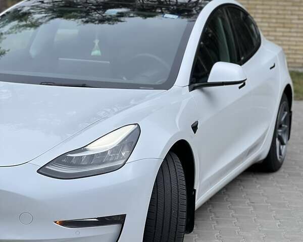Белый Тесла Модель 3, объемом двигателя 0 л и пробегом 22 тыс. км за 24999 $, фото 9 на Automoto.ua