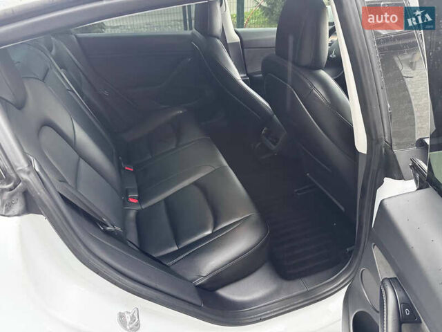 Белый Тесла Модель 3, объемом двигателя 0 л и пробегом 109 тыс. км за 20500 $, фото 3 на Automoto.ua