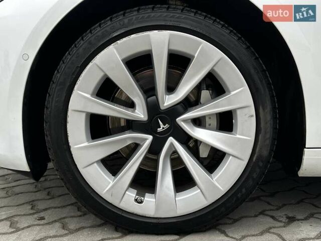 Белый Тесла Модель 3, объемом двигателя 0 л и пробегом 35 тыс. км за 24699 $, фото 6 на Automoto.ua