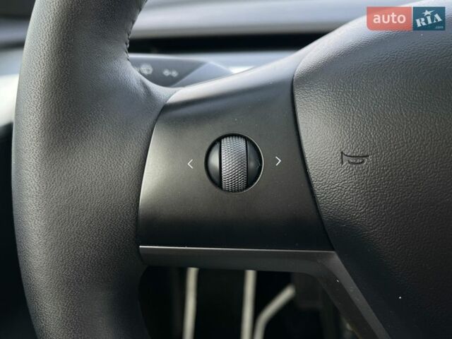 Белый Тесла Модель 3, объемом двигателя 0 л и пробегом 100 тыс. км за 29800 $, фото 11 на Automoto.ua