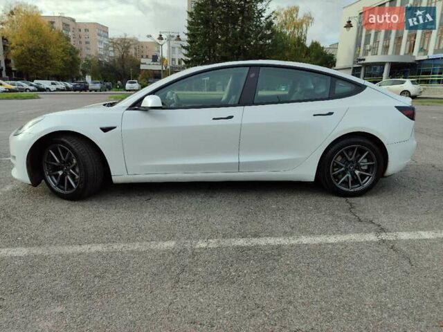 Белый Тесла Модель 3, объемом двигателя 0 л и пробегом 180 тыс. км за 20200 $, фото 4 на Automoto.ua