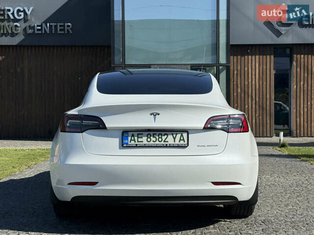 Белый Тесла Модель 3, объемом двигателя 0 л и пробегом 13 тыс. км за 22900 $, фото 7 на Automoto.ua