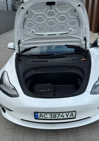 Белый Тесла Модель 3, объемом двигателя 0 л и пробегом 130 тыс. км за 18499 $, фото 24 на Automoto.ua