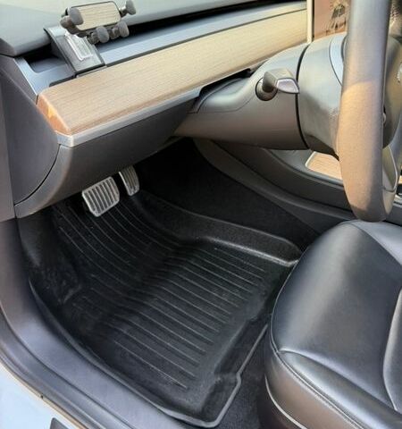 Белый Тесла Модель 3, объемом двигателя 0 л и пробегом 94 тыс. км за 21800 $, фото 25 на Automoto.ua