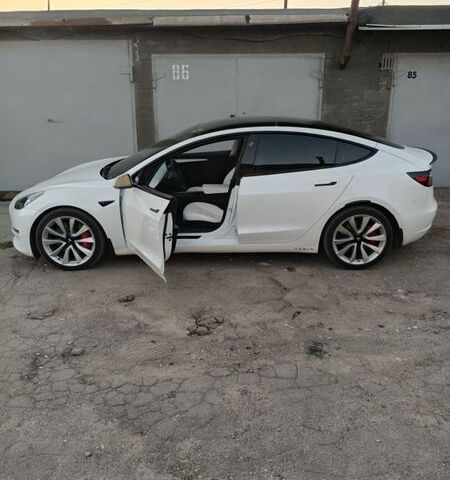 Белый Тесла Модель 3, объемом двигателя 0 л и пробегом 100 тыс. км за 23500 $, фото 3 на Automoto.ua