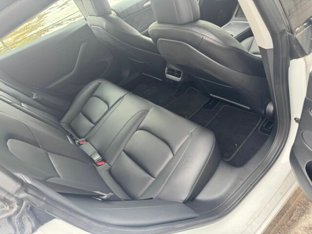 Белый Тесла Модель 3, объемом двигателя 0 л и пробегом 30 тыс. км за 25100 $, фото 13 на Automoto.ua