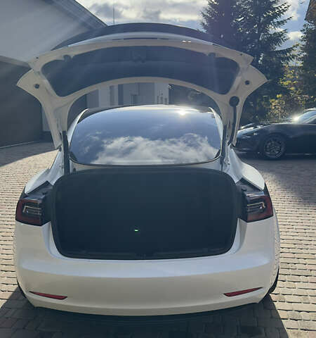 Білий Тесла Модель 3, об'ємом двигуна 0 л та пробігом 65 тис. км за 33500 $, фото 5 на Automoto.ua