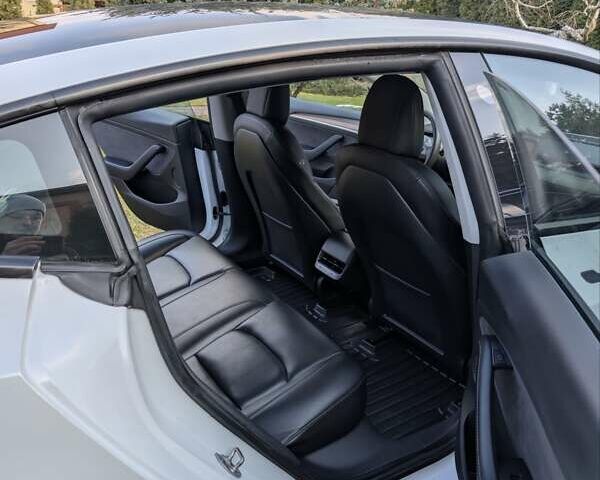 Белый Тесла Модель 3, объемом двигателя 0 л и пробегом 152 тыс. км за 21000 $, фото 25 на Automoto.ua