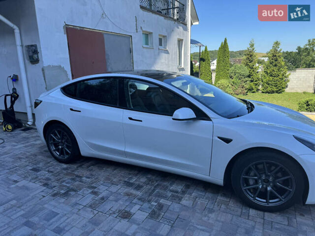 Белый Тесла Модель 3, объемом двигателя 0 л и пробегом 142 тыс. км за 16949 $, фото 4 на Automoto.ua