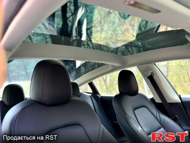 Білий Тесла Модель 3, об'ємом двигуна 0.32 л та пробігом 32 тис. км за 23999 $, фото 7 на Automoto.ua