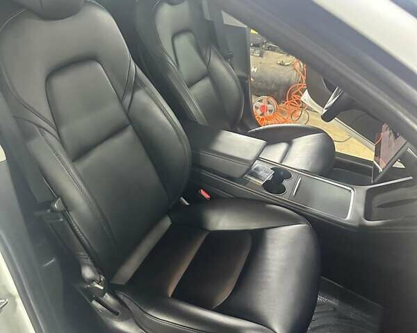 Белый Тесла Модель 3, объемом двигателя 0 л и пробегом 125 тыс. км за 22000 $, фото 12 на Automoto.ua