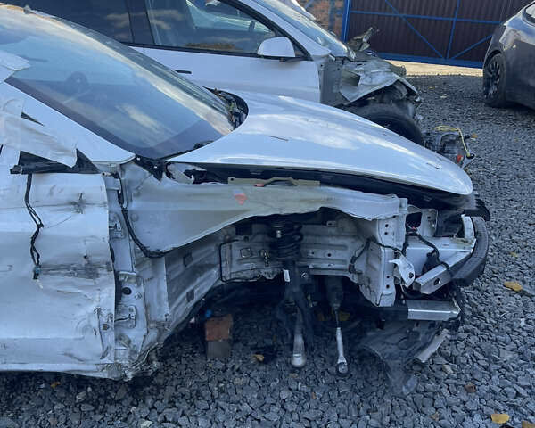 Білий Тесла Модель 3, об'ємом двигуна 0 л та пробігом 99 тис. км за 12200 $, фото 15 на Automoto.ua