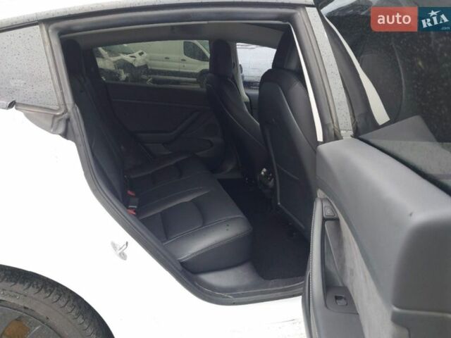 Білий Тесла Модель 3, об'ємом двигуна 0 л та пробігом 69 тис. км за 6700 $, фото 4 на Automoto.ua