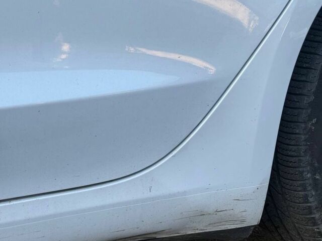 Білий Тесла Модель 3, об'ємом двигуна 0 л та пробігом 95 тис. км за 16800 $, фото 19 на Automoto.ua