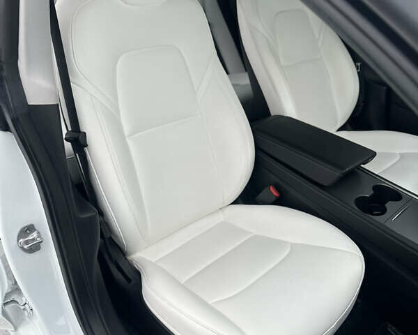 Белый Тесла Модель 3, объемом двигателя 0 л и пробегом 62 тыс. км за 23500 $, фото 29 на Automoto.ua