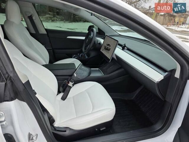 Белый Тесла Модель 3, объемом двигателя 0 л и пробегом 46 тыс. км за 24800 $, фото 22 на Automoto.ua