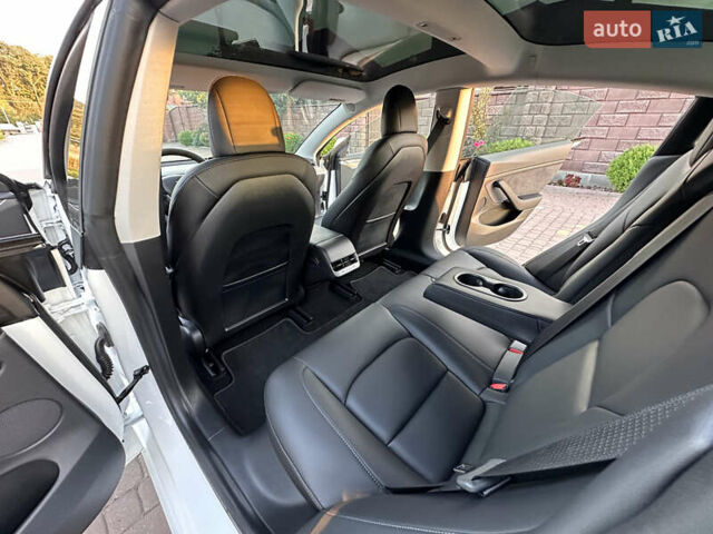 Белый Тесла Модель 3, объемом двигателя 0 л и пробегом 1 тыс. км за 37999 $, фото 49 на Automoto.ua