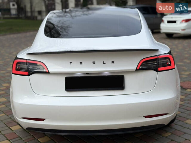 Белый Тесла Модель 3, объемом двигателя 0 л и пробегом 60 тыс. км за 22900 $, фото 38 на Automoto.ua