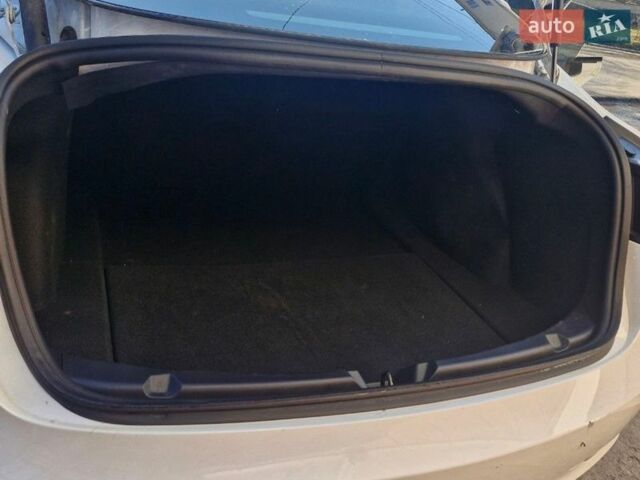 Белый Тесла Модель 3, объемом двигателя 0 л и пробегом 36 тыс. км за 25500 $, фото 19 на Automoto.ua