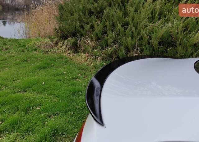 Білий Тесла Модель 3, об'ємом двигуна 0 л та пробігом 58 тис. км за 23500 $, фото 4 на Automoto.ua