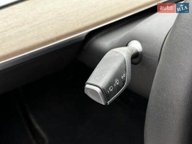 Белый Тесла Модель 3, объемом двигателя 0 л и пробегом 35 тыс. км за 24699 $, фото 25 на Automoto.ua