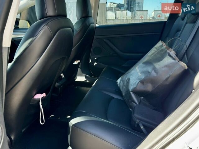 Білий Тесла Модель 3, об'ємом двигуна 0 л та пробігом 72 тис. км за 23000 $, фото 15 на Automoto.ua